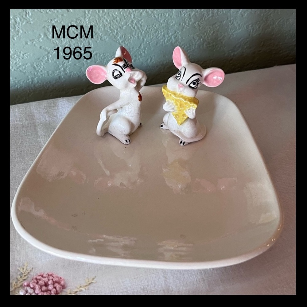 🐭🧀 Adorable Vintage 1965 MCM Cheese Platter – Hand-Painted Mice Design